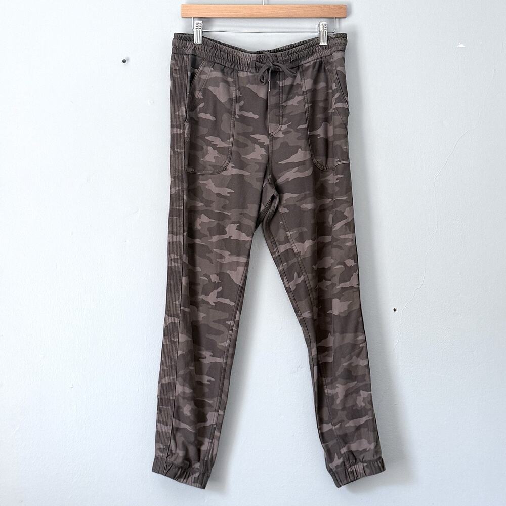 Athleta Pants Size 10 Camo Farallon Joggers Pull On Drawstring Comfort Stretch